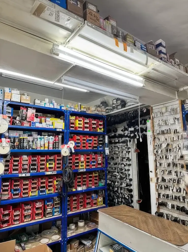 Rafturi cu piese industriale Arcafin